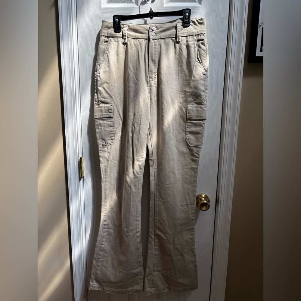 Paige Woman’s Beige High Rise Solid Cargo Jean Pants Size 31, EUC - Picture 3 of 5